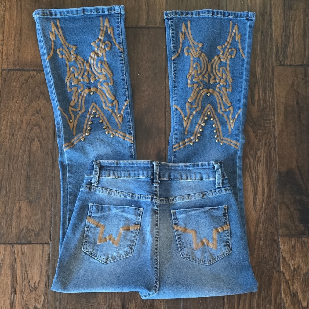 Super Cute Bootcut Jeans With Western Touch